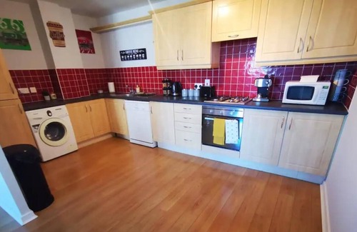 Belfast Central District Apartment | Stunning 2-Bed Apartment in Belfast City Centre