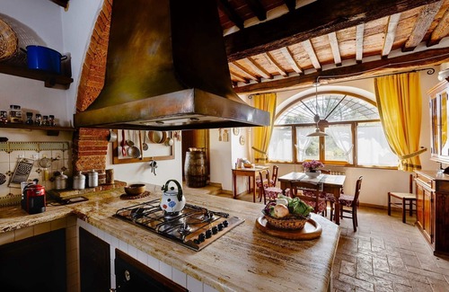 Torrita di Siena Villa | Stunning private villa for 11 people with WIFI, private pool and TV, close to Montepulciano