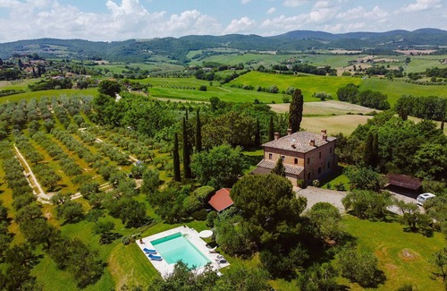 Torrita di Siena Villa | Stunning private villa for 11 people with WIFI, private pool and TV, close to Montepulciano