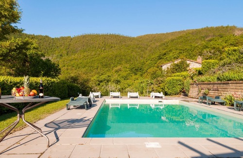 Cortona Villa | Stunning private villa for 9 guests with WIFI, private pool, TV, veranda and pets allowed