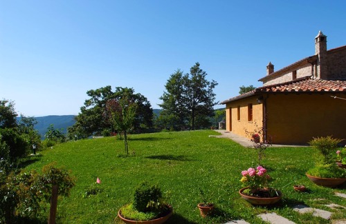 Cortona Villa | Stunning private villa for 9 guests with WIFI, private pool, TV, veranda and pets allowed