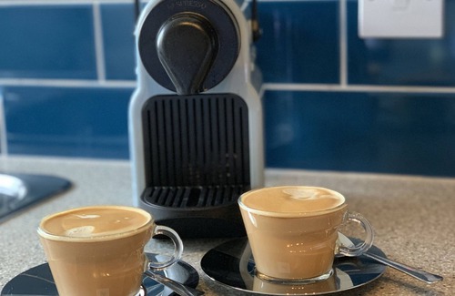Gifford Apartment | Stylish apartment - Spotlessly clean, Central location, Free parking, Free WIFI