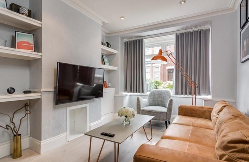 Queens Quarter House | Stylish Home with SMART Technology