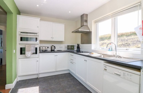 Gruline Cottage | SUNSET COTTAGE, pet friendly in Craignure, Isle Of Mull