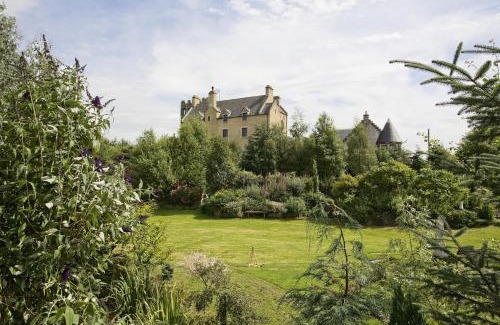 Airth House | The Manor at Plane Castle - Sleeps 8 - Pets Ok