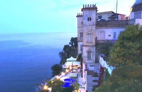 San Cosma Apartment | The small castle of the Moors, swimming pool, access to sea, lift, parking lot