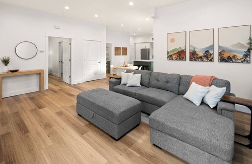 Marysville Cottage | This cottage offers a spacious layout ideal for relaxing or working remotely.