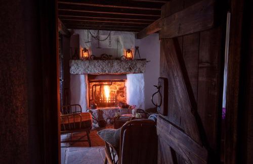 Newry House | Thistle Thatch Cottage and Hot Tub - Mourne Mountains