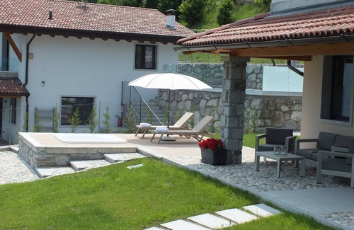 Anfo Apartment | Three-room apartment with lake view and private Jacuzzi