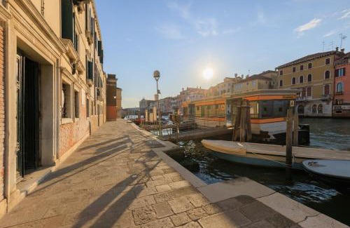 Santa Croce Apartment | View of Grand Canal Luxury Home - Station 5 minutes
