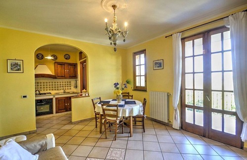 Sant'Agnello Apartment | Villa Fillide A: A cozy apartment surrounded by a lemon and orange garden, with Free WI-FI.