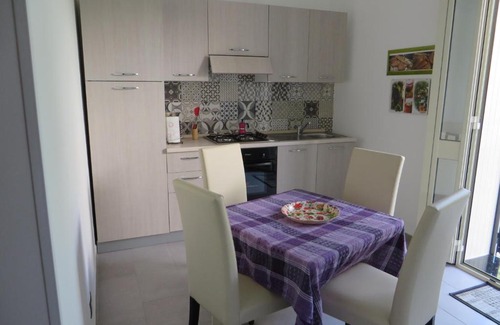Noto House | Villetta Mare Romanica