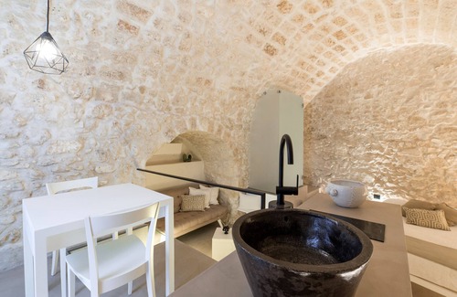 Ostuni Apartment | Vittoria Luxury Suite a Ostuni by Wonderful Italy