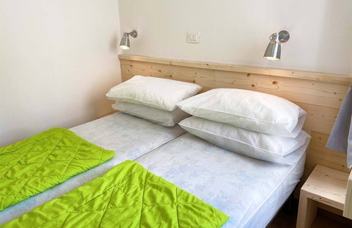 Idro Resort | With terrace directly on the lake