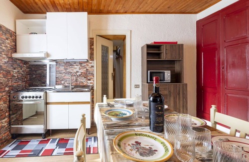 Villa di Tirano House | Wonderful private villa for 7 guests with WIFI, A/C, TV, patio and pets allowed
