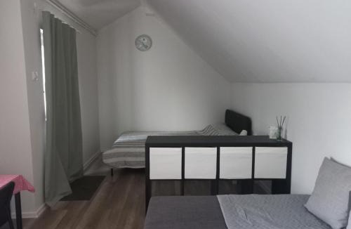 Zrenjanin Apartment | Сјајни лешник