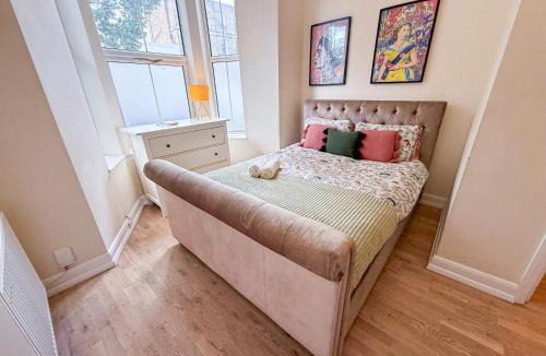 Brownswood Apartment | 1-Bedroom flat with small garden & Paid Parking in Finsbury Park, Highbury