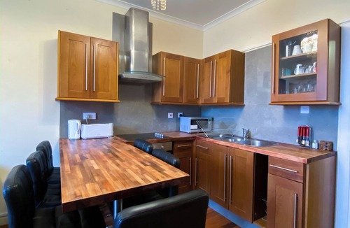 Old Town Apartment | 1 Minute From Royal Mile, Large 5 Bed Apartment