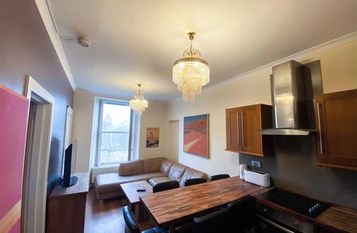 Old Town Apartment | 1 Minute From Royal Mile, Large 5 Bed Apartment