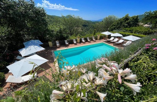 Spoleto Villa | 10000 m² Villa ∙ 15 bedrooms ∙ 27 guests