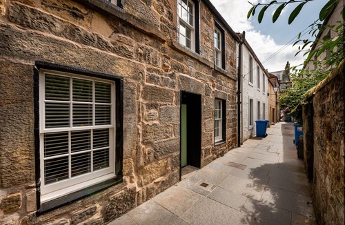 St. Andrews Cottage | 11 Crails Lane - sleeps 5 guests in 3 bedrooms