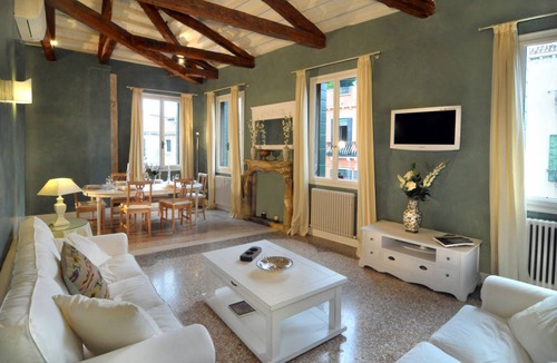 Dorsoduro Apartment | 120 m² Apartment ∙ 2 bedrooms ∙ 5 guests