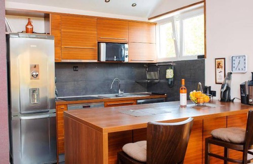 Vozdovac Bed & Breakfast | 140 m² Bed and breakfast ∙ 3 bedrooms ∙ 127 guests