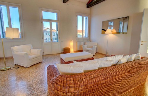 Dorsoduro Apartment | 170 m² Apartment ∙ 2 bedrooms ∙ 4 guests