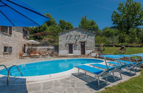 Acqualagna Villa | 170 m² Villa ∙ 3 bedrooms ∙ 10 guests