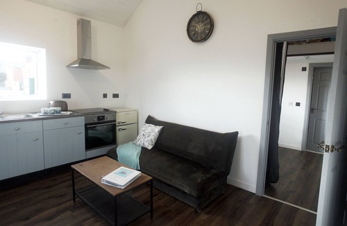 Whiteabbey House | 1m beside the sea - 10 mins to Belfast Coastguard Boat House, Stay Safe!