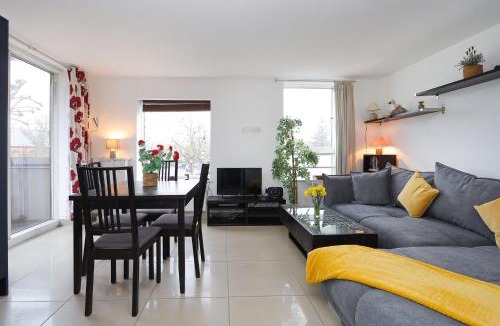 Golborne Apartment | 2-bed 2-bath flat around the corner from Portobello Market