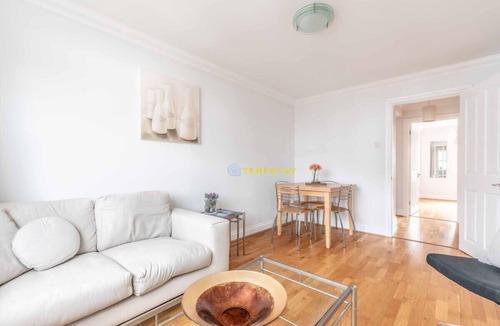 Windsor City Centre Apartment | 2 BED/2 BATH & FREE PARKING! ❤ CENTRAL WINDSOR ❤