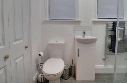 Southfields Apartment | 2 Bed Flat with everything you need for a lovely stay in Southfields London SW18