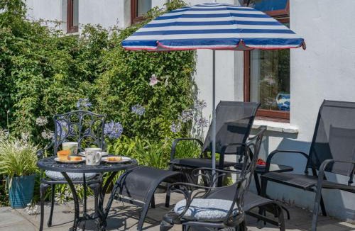 Crynant House | 2 Bed in Gower 62019
