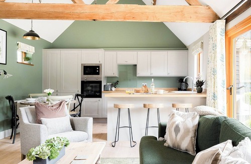 Fair Oak Green Cottage | 2 bedroom accommodation in Bramley, near Tadley