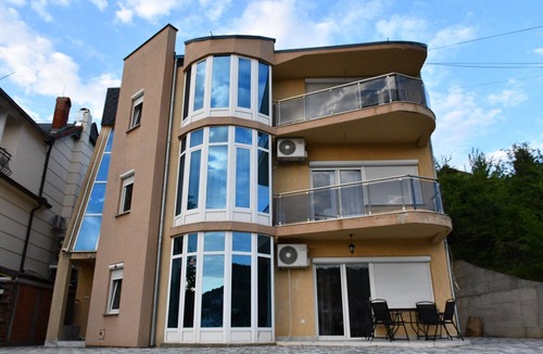 Pristina House | 2- bedroom apartment in fabulous Prishtina with Air conditioner, WiFi, Kitchen