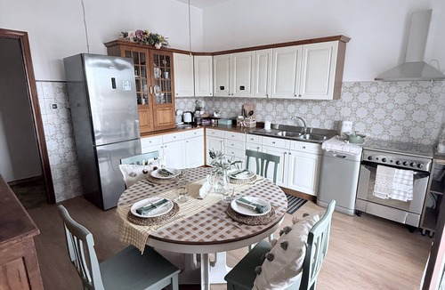 Torre Angela Apartment | 2-bedroom apartment in charming Roma with WiFi, AC Biancal'aura Home
