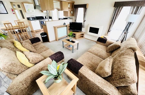 Shanklin Apartment | 2 Bedroom Caravan LG39, Shanklin, Isle of Wight