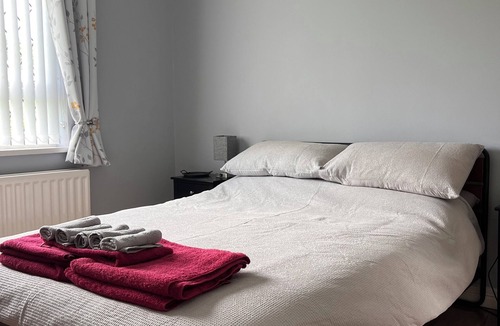Bogside House | 2-bedroom townhome in Derry walking distance to city