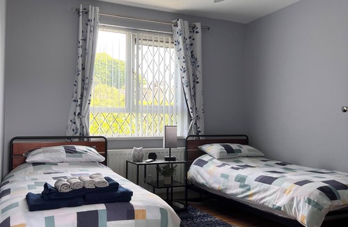 Bogside House | 2-bedroom townhome in Derry walking distance to city