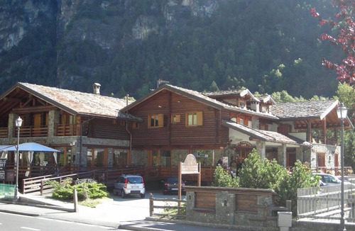 Antey-Saint-Andre Apartment | 200 m² Apartment ∙ 7 bedrooms ∙ 22 guests