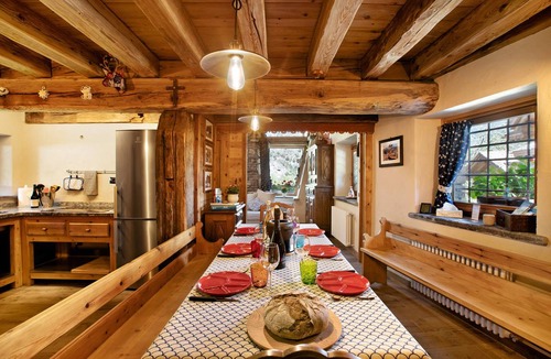 Grand Haury Ski Chalet | 200 m² Chalet ∙ 4 bedrooms ∙ 9 guests