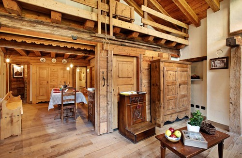 Grand Haury Ski Chalet | 200 m² Chalet ∙ 4 bedrooms ∙ 9 guests