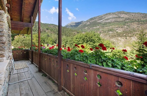 Grand Haury Ski Chalet | 200 m² Chalet ∙ 4 bedrooms ∙ 9 guests