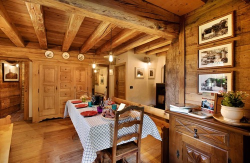 Grand Haury Ski Chalet | 200 m² Chalet ∙ 4 bedrooms ∙ 9 guests