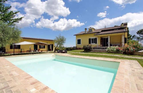 Mogliano House | 200 m² House ∙ 2 bedrooms ∙ 4 guests