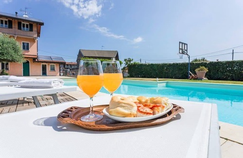 Divignano House | 200 m² House ∙ 4 bedrooms ∙ 13 guests