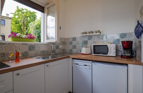 Suna Apartment | 2½-zimmer-wohnung mit Balkon mit Seesicht und Parkplatz