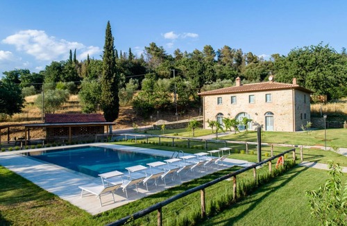 Montecchio House | 250 m² House ∙ 6 bedrooms ∙ 11 guests