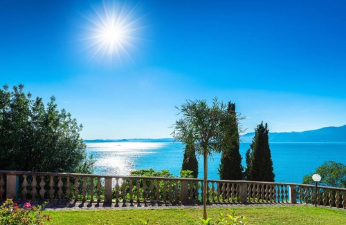 Torri del Benaco Villa | 250 m² Villa ∙ 3 bedrooms ∙ 7 guests